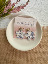 Load image into Gallery viewer, Bluebell Bow Floral Cut
