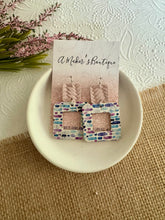 Load image into Gallery viewer, Blush Weave Open Square - Pattern on bottom
