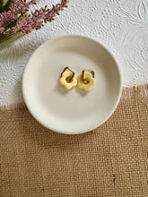 Load image into Gallery viewer, Spring Flower Huggies - Multiple Colors
