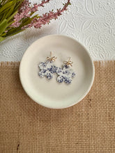 Load image into Gallery viewer, Bluebell Bow Floral Cut
