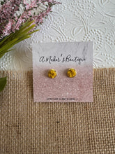 Load image into Gallery viewer, 8mm druzy studs - Multiple Colors
