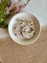 Load image into Gallery viewer, Vintage Garden Circle
