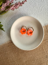 Load image into Gallery viewer, Spring Flower Huggies - Multiple Colors
