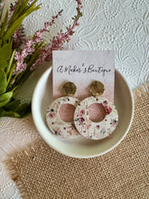 Load image into Gallery viewer, Vintage Garden Circle
