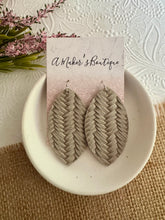 Load image into Gallery viewer, Taupe Braided Leaf
