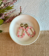 Load image into Gallery viewer, Pink Watercolor Medium Open Oval
