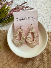 Load image into Gallery viewer, Woven Sand Open Diamond - 2 sizes
