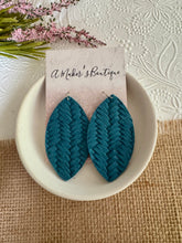 Load image into Gallery viewer, Blue Braided Leaf

